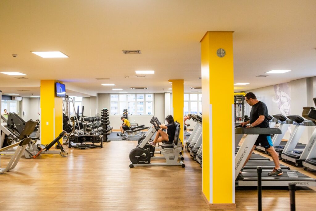 Muitas unidades do Sesc contam com modernas academias. Trabalhadores do setor do comércio de bens, serviços e turismo têm prioridade