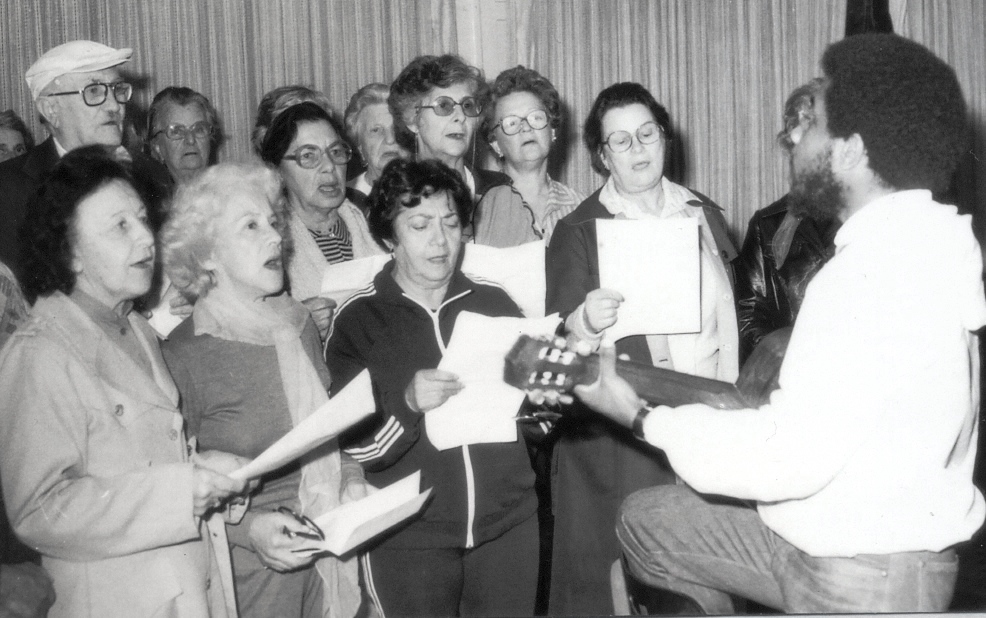FOTO 107 [1983] 01_Coral Centro de Convivência Idosos